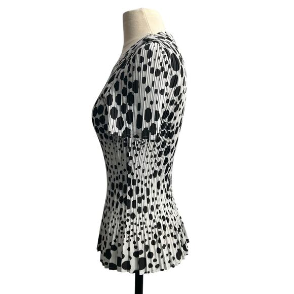 LEO AND UGO PARIS  Black and White Accordian  Pleated Short Sleeve Top Small - Picture 2 of 10